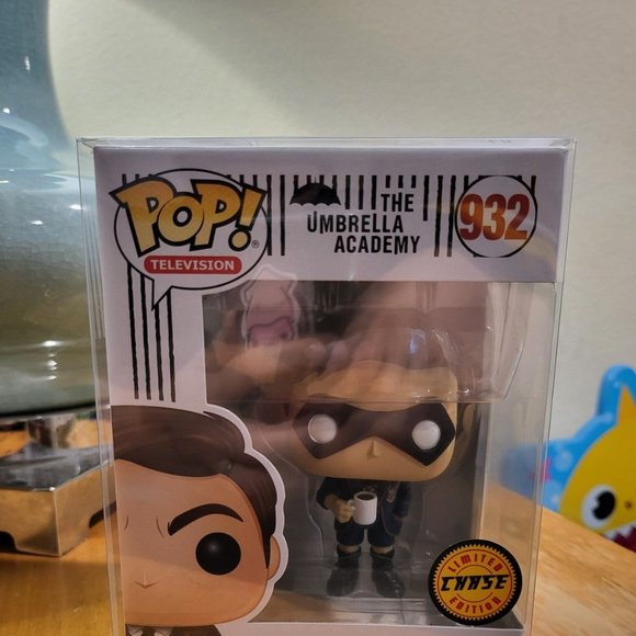 The Umbrella Academy Number Five Chase Funko Pop - Picture 1 of 7